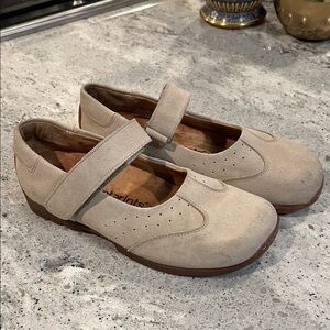 Footprints by Birkenstock Beige Suede Mary Jane Cream Flats & Loafers Size EU37